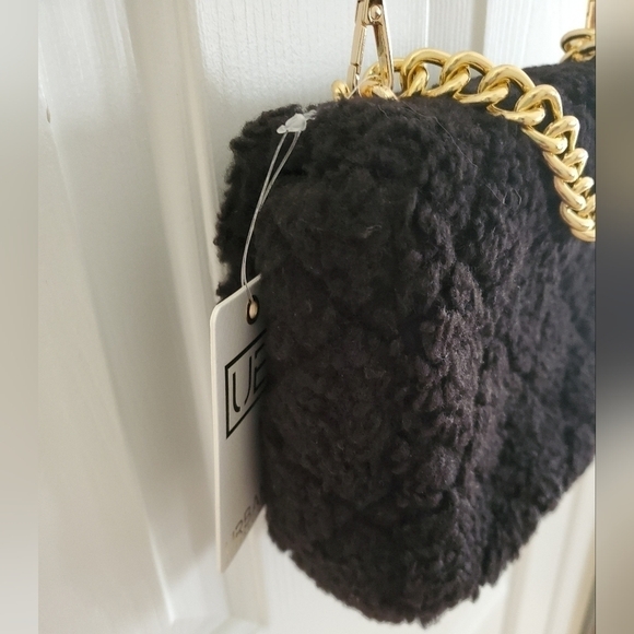 Urban Expressions Corriedale Crossbody in black - Picture 12 of 14